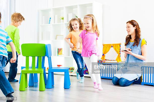 22 Fun Party Games for 3 Year Olds (Indoors) - OhMyClassroom.com