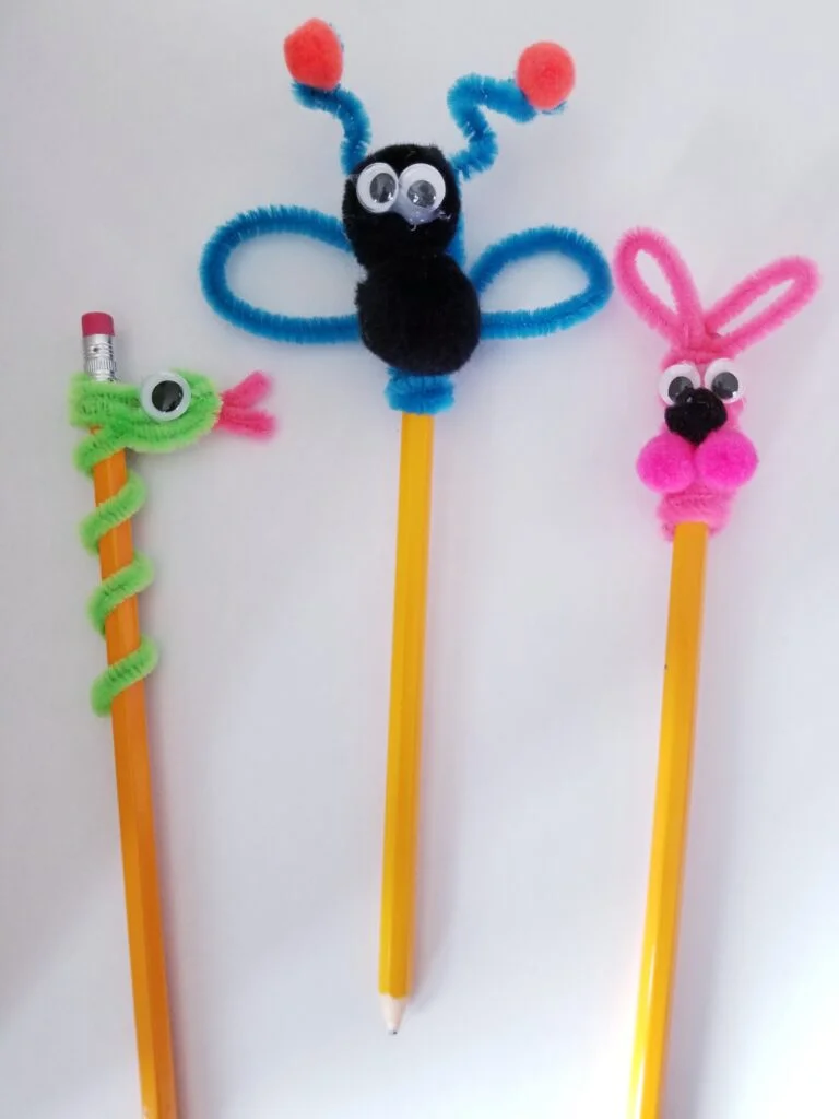25 Easy Pipe Cleaner Crafts for Kids