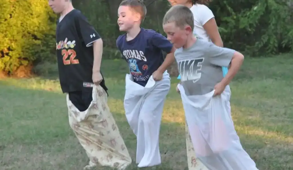 25 Fun Pillow Games for Kids to Enjoy