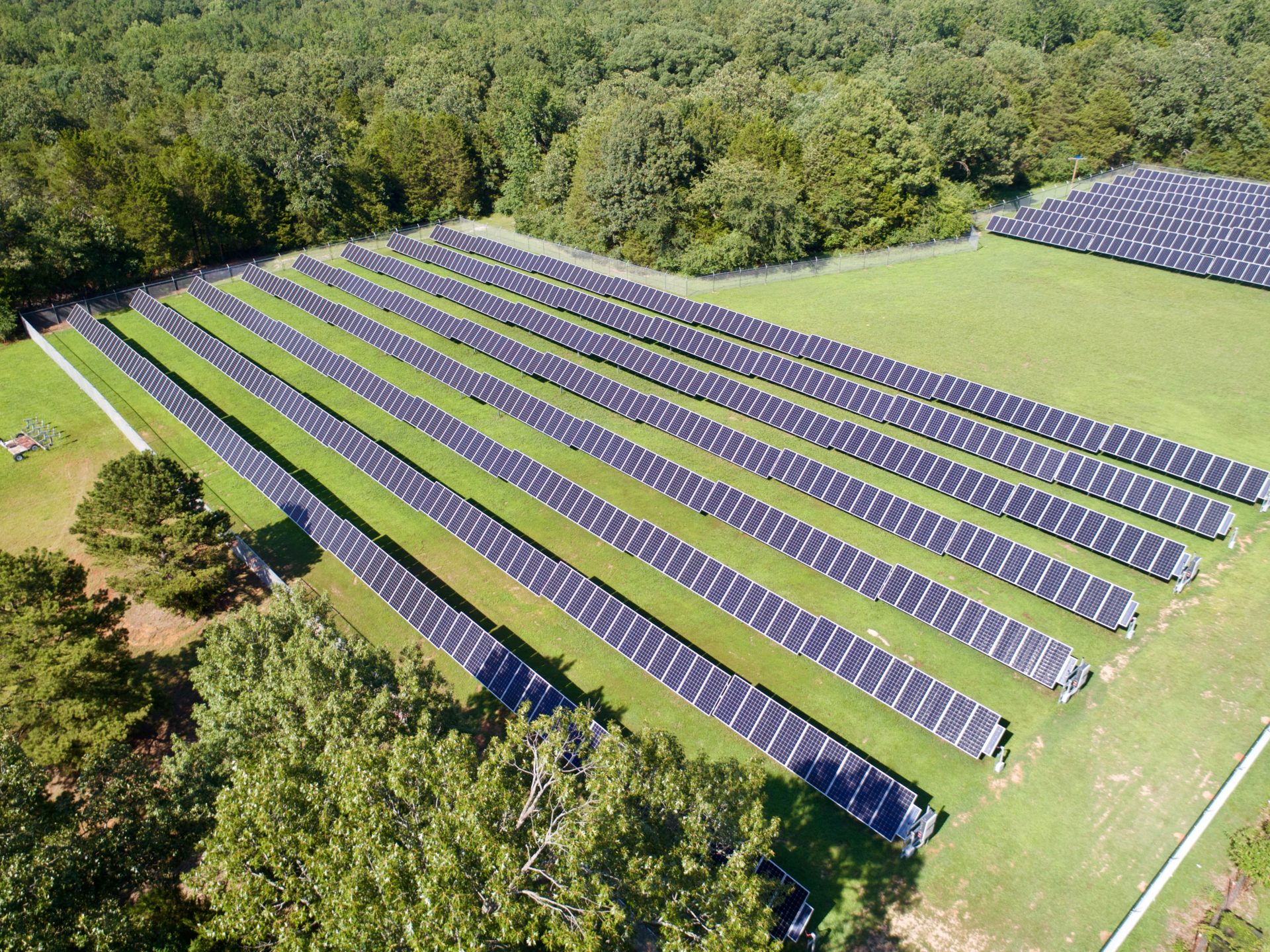 This school used money generated by solar panels to give teachers $15K pay raises 4 Solar array panels at Batesville School District in Arkansas