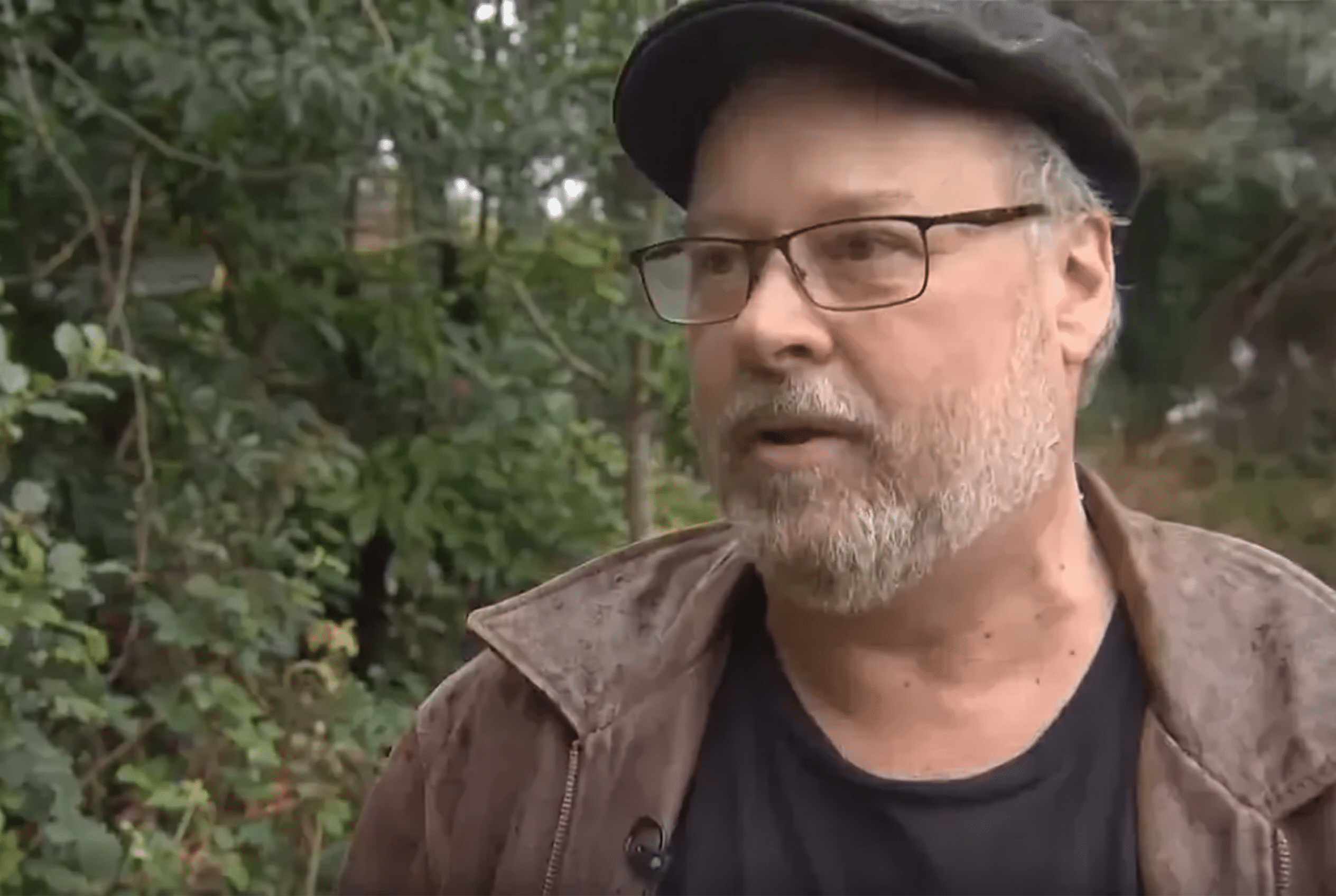 He Just Wanted to Help His Grandkids Get to School — You Won’t Believe What He Did Next 1 Doug Hayes with the Grandfather Express school bus he bought to drive his grandchildren to school in Oregon